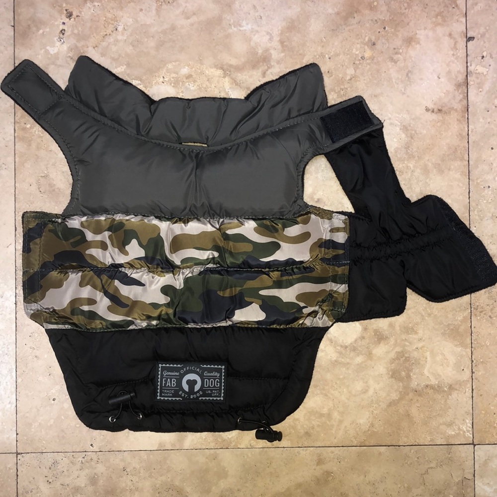**SOLD** Fab Dog 🐶 Camo Puff Jacket